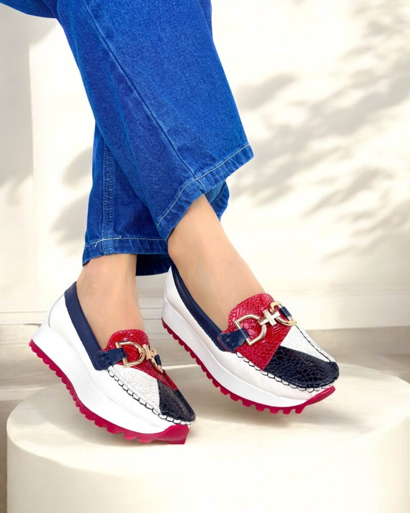 Mocasin London Beige Rojo Azul