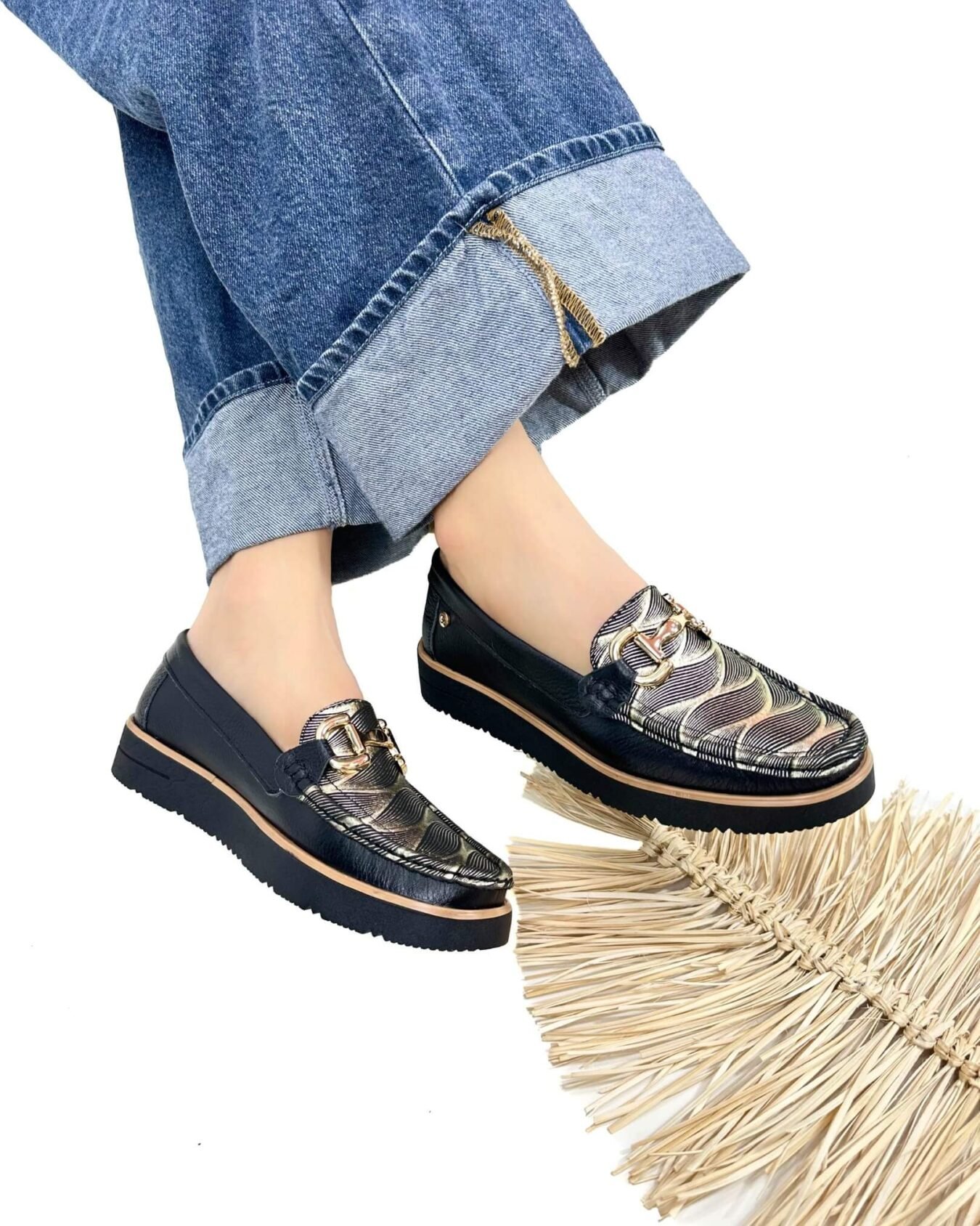 Mocasin Danna Negro Oro Ondas